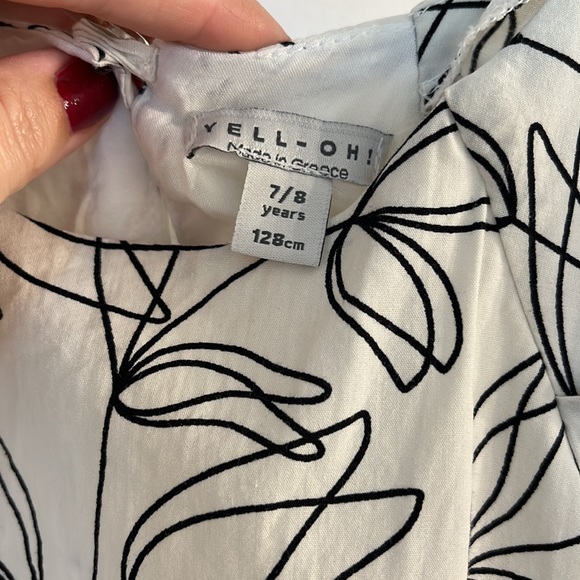 Girls dress with flower pattern - Picture 2 of 4